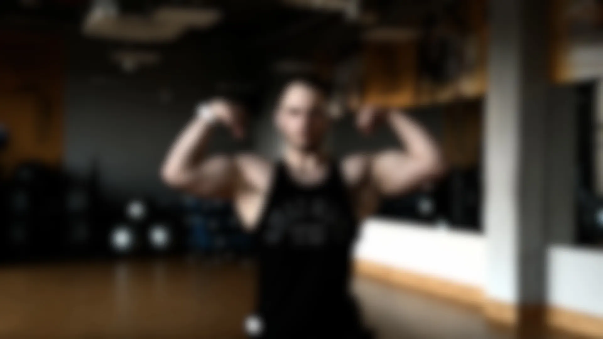 Artemy Fit — trener personalny podczas treningu
